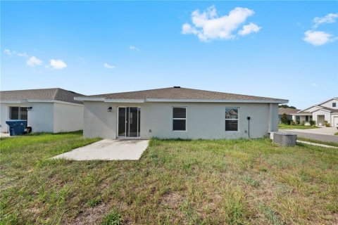House in Haines City, Florida 4 bedrooms, 170.48 sq.m. № 2210401 - photo 18