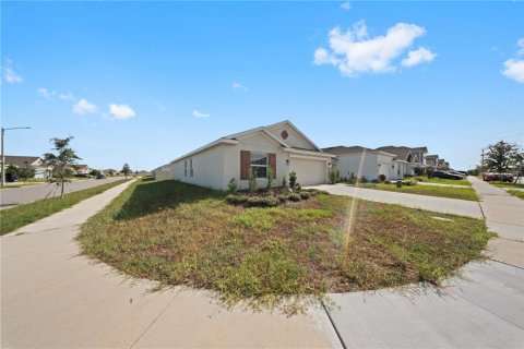 House in Haines City, Florida 4 bedrooms, 170.48 sq.m. № 2210401 - photo 2