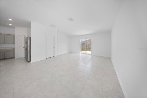 House in Haines City, Florida 4 bedrooms, 170.48 sq.m. № 2210401 - photo 6