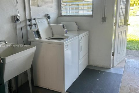 Condominio en alquiler en Hollywood, Florida, 2 dormitorios, 74.97 m2 № 1993886 - foto 9