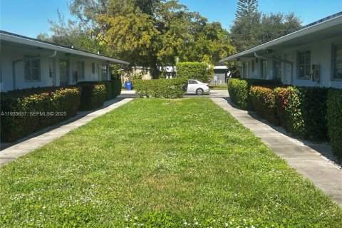 Condominio en alquiler en Hollywood, Florida, 2 dormitorios, 74.97 m2 № 1993886 - foto 10