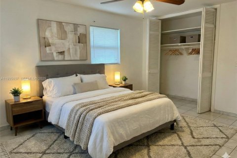 Condominio en alquiler en Hollywood, Florida, 2 dormitorios, 74.97 m2 № 1993886 - foto 2