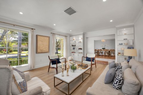 House in Miami Shores, Florida 4 bedrooms, 275.73 sq.m. № 2041899 - photo 23