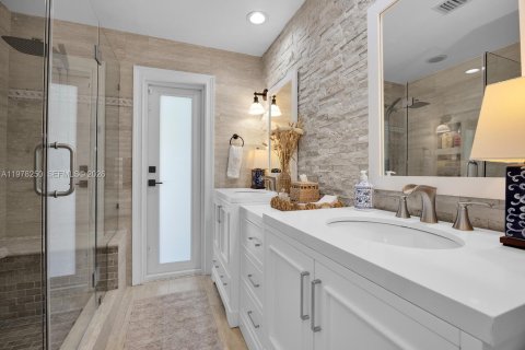 House in Miami Shores, Florida 4 bedrooms, 275.73 sq.m. № 2041899 - photo 9