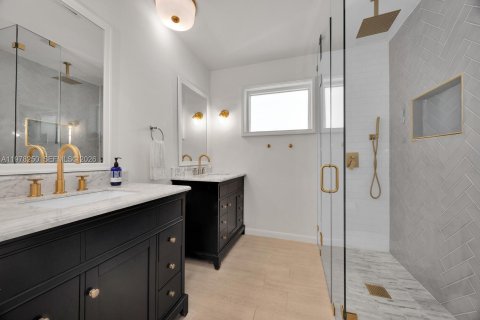 House in Miami Shores, Florida 4 bedrooms, 275.73 sq.m. № 2041899 - photo 8