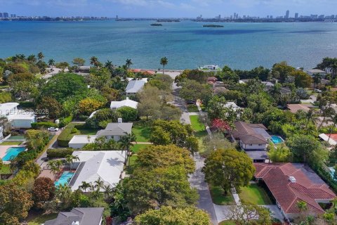 House in Miami Shores, Florida 4 bedrooms, 275.73 sq.m. № 2041899 - photo 14