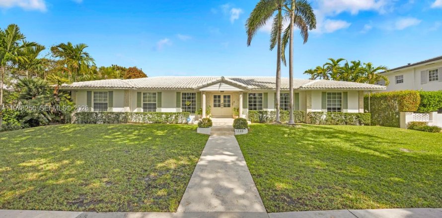 House in Miami Shores, Florida 4 bedrooms, 275.73 sq.m. № 2041899