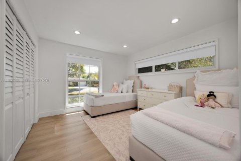 House in Miami Shores, Florida 4 bedrooms, 275.73 sq.m. № 2041899 - photo 5