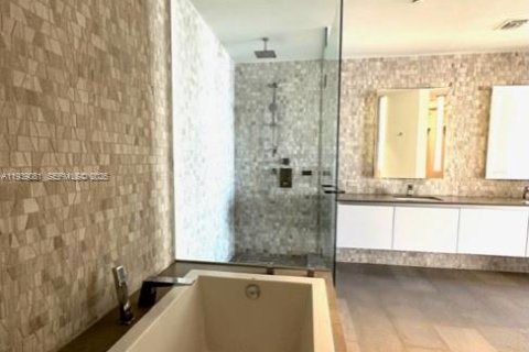 Copropriété à louer à Miami, Floride: 2 chambres, 115.57 m2 № 1999699 - photo 16