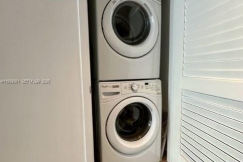 Copropriété à louer à Miami, Floride: 2 chambres, 115.57 m2 № 1999699 - photo 19