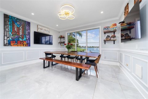 Casa en venta en Kissimmee, Florida, 5 dormitorios, 339.19 m2 № 1919678 - foto 10