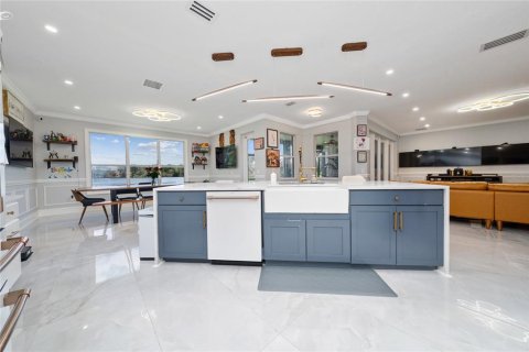 Casa en venta en Kissimmee, Florida, 5 dormitorios, 339.19 m2 № 1919678 - foto 8