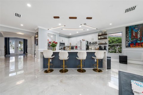 Casa en venta en Kissimmee, Florida, 5 dormitorios, 339.19 m2 № 1919678 - foto 7