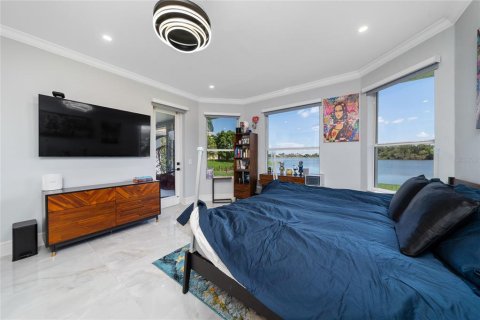 Casa en venta en Kissimmee, Florida, 5 dormitorios, 339.19 m2 № 1919678 - foto 14