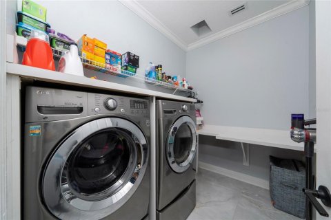 Casa en venta en Kissimmee, Florida, 5 dormitorios, 339.19 m2 № 1919678 - foto 17