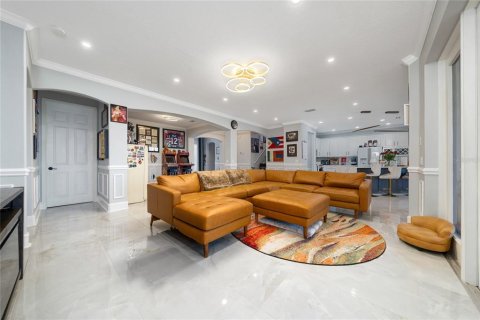 Casa en venta en Kissimmee, Florida, 5 dormitorios, 339.19 m2 № 1919678 - foto 5