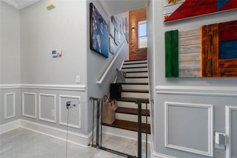Casa en venta en Kissimmee, Florida, 5 dormitorios, 339.19 m2 № 1919678 - foto 4