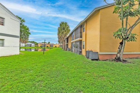 Condo in Lauderhill, Florida, 2 bedrooms  № 1923938 - photo 27