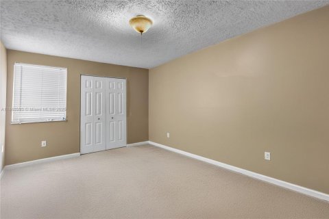 Condo in Lauderhill, Florida, 2 bedrooms  № 1923938 - photo 20