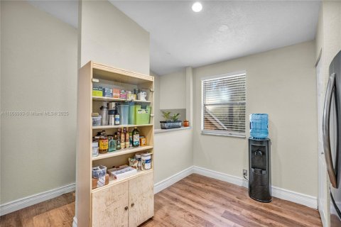 Condo in Lauderhill, Florida, 2 bedrooms  № 1923938 - photo 10