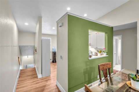 Condo in Lauderhill, Florida, 2 bedrooms  № 1923938 - photo 14