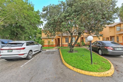 Condo in Lauderhill, Florida, 2 bedrooms  № 1923938 - photo 24