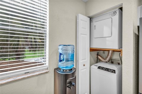 Condo in Lauderhill, Florida, 2 bedrooms  № 1923938 - photo 9