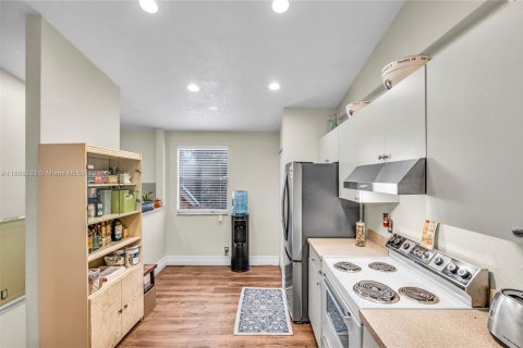 Condo in Lauderhill, Florida, 2 bedrooms  № 1923938 - photo 23