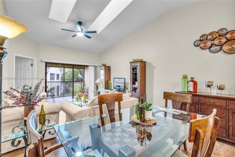 Condo in Lauderhill, Florida, 2 bedrooms  № 1923938 - photo 2