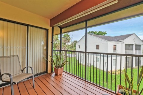 Condo in Lauderhill, Florida, 2 bedrooms  № 1923938 - photo 25