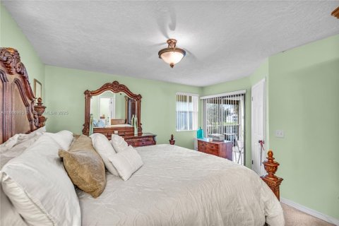 Condo in Lauderhill, Florida, 2 bedrooms  № 1923938 - photo 17