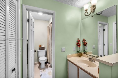 Condo in Lauderhill, Florida, 2 bedrooms  № 1923938 - photo 16