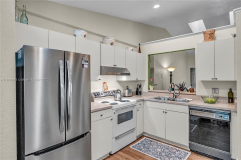 Condo in Lauderhill, Florida, 2 bedrooms  № 1923938 - photo 7