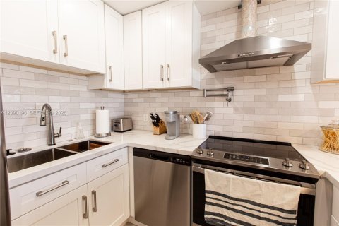 Copropriété à vendre à Hollywood, Floride: 1 chambre, 61.32 m2 № 2390138 - photo 7
