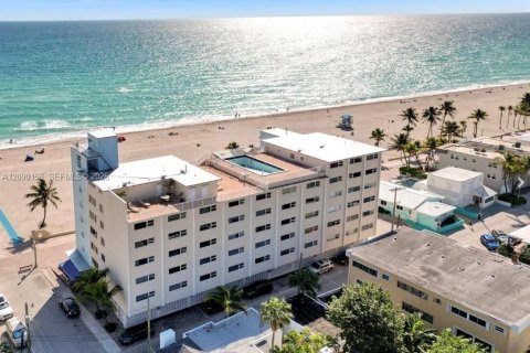 Copropriété à vendre à Hollywood, Floride: 1 chambre, 61.32 m2 № 2390138 - photo 4