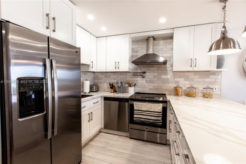 Copropriété à vendre à Hollywood, Floride: 1 chambre, 61.32 m2 № 2390138 - photo 6