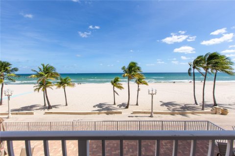 Copropriété à vendre à Hollywood, Floride: 1 chambre, 61.32 m2 № 2390138 - photo 2