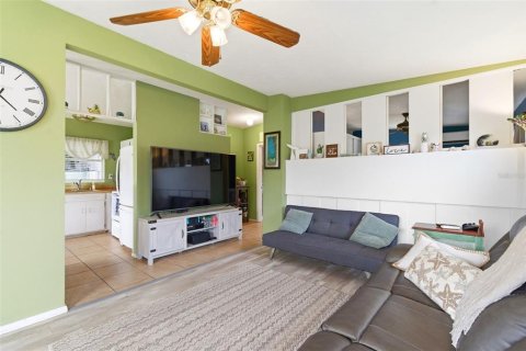House in Palm Harbor, Florida 2 bedrooms, 75.81 sq.m. № 2231564 - photo 10