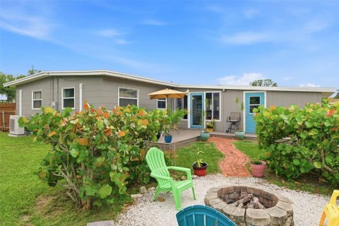 House in Palm Harbor, Florida 2 bedrooms, 75.81 sq.m. № 2231564 - photo 2