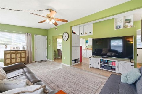 House in Palm Harbor, Florida 2 bedrooms, 75.81 sq.m. № 2231564 - photo 11
