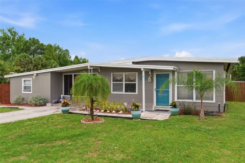 House in Palm Harbor, Florida 2 bedrooms, 75.81 sq.m. № 2231564