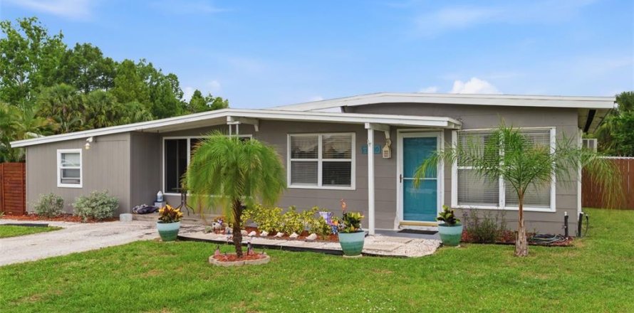House in Palm Harbor, Florida 2 bedrooms, 75.81 sq.m. № 2231564