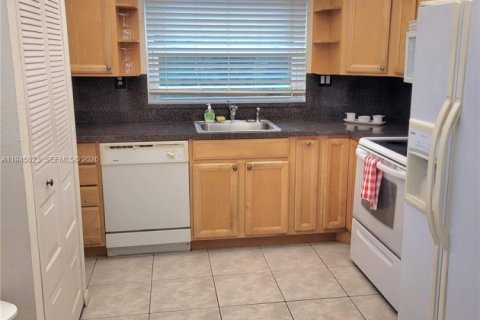 Купить кондоминиум в Санрайз, Флорида 2 спальни, 106.47м2, № 2003919 - фото 7