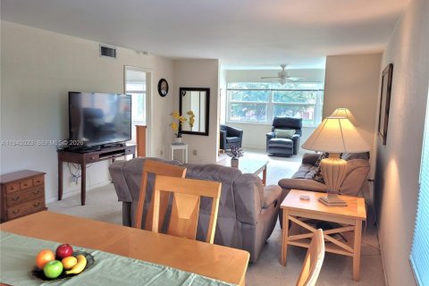 Кондоминиум с 2 спальнями в Санрайз, Флорида № 2003919