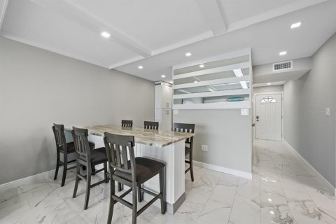 Condominio en alquiler en Saint Petersburg, Florida, 1 dormitorio, 72.93 m2 № 2267067 - foto 10