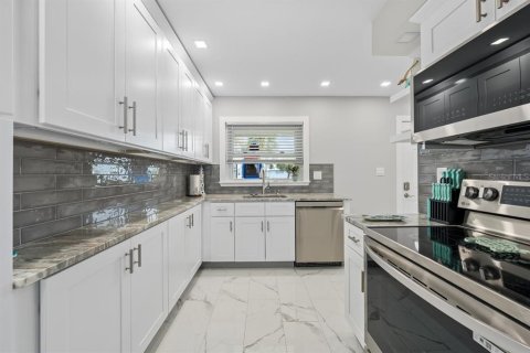 Condominio en alquiler en Saint Petersburg, Florida, 1 dormitorio, 72.93 m2 № 2267067 - foto 9
