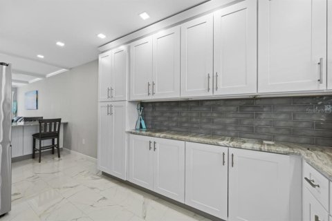 Condominio en alquiler en Saint Petersburg, Florida, 1 dormitorio, 72.93 m2 № 2267067 - foto 8