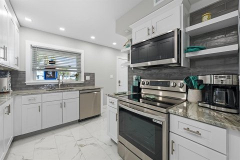 Condominio en alquiler en Saint Petersburg, Florida, 1 dormitorio, 72.93 m2 № 2267067 - foto 7