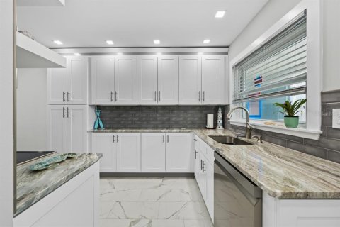 Condominio en alquiler en Saint Petersburg, Florida, 1 dormitorio, 72.93 m2 № 2267067 - foto 5