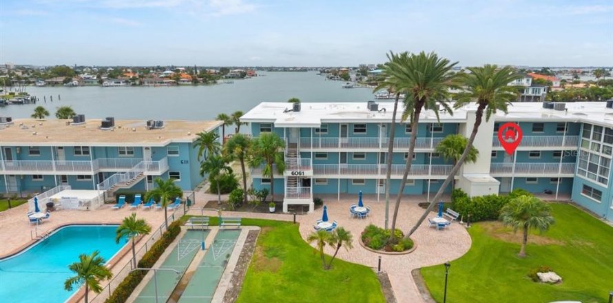 Condominio en Saint Petersburg, Florida, 1 dormitorio  № 2267067